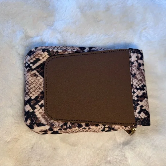 Bolsetta Snake Print Magnetic Phone Blocking Hip Pouch - Picture 2 of 4